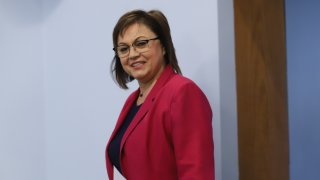 Корнелия Нинова ще внася ред в колекторските фирми