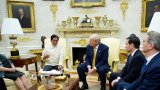 Президентът на САЩ е вкарал количество златисти орнаменти, които трудно можем да изброим на пръв поглед