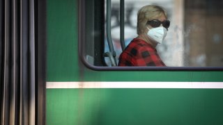 Според лекарите това ще намали разпространението на заразните болести, но заслужава ли си подобна мярка?