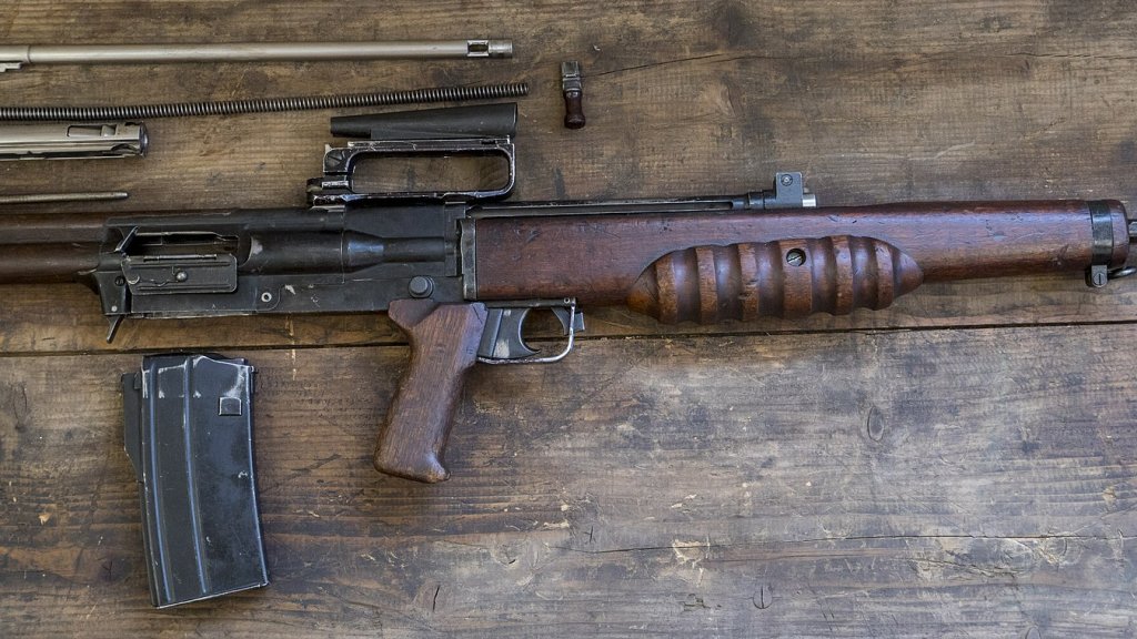 1920px-British_Assault_Rifles_MOD_45162602