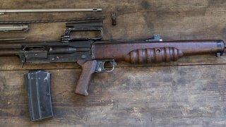 1920px-British_Assault_Rifles_MOD_45162602