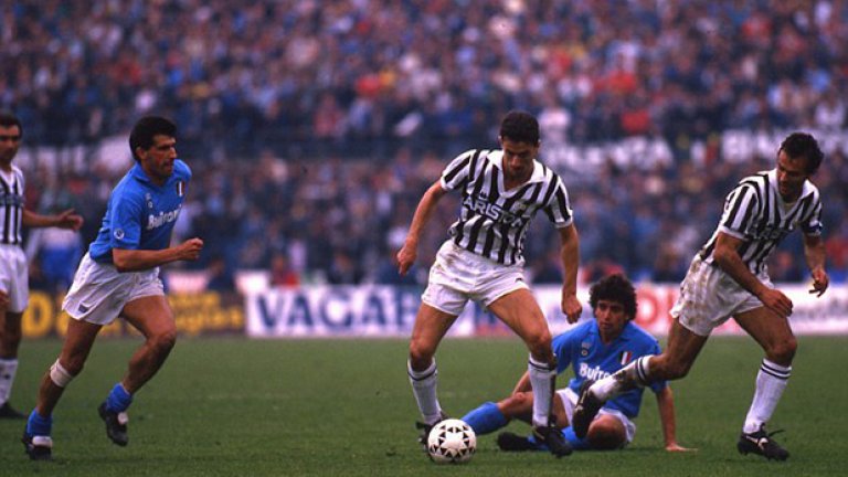 "Беше ми трудно в самото начало на Апенините - признава легендата. - Хората казваха, че Наполи има Марадона, а Ювентус - Ръш."