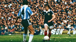 Изкараха го от терена с пистолет и едва не уби съперник, но бе един от най-добрите на времето си