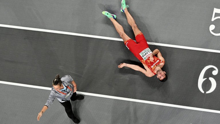 Ужасно падане вкара спринтьор в болница (видео)