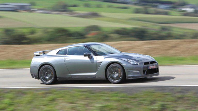 Nissan GT-R версия 2012 е още по-впечатляващ