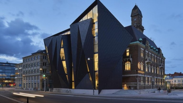 Световния военноморски университет в Малмьо, Швеция има тази уникална фасада, благодарение на Terroir & Kim Utzon Architecture