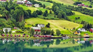 Тук може да има повече слънце, но там пък няма хаос и мръсотия