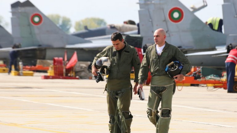 Трудно да се повярва, че българските авиатори не искат да разполагат с нова и модерна техника, която ще им даде по-добри възможности да изпълняват своя дълг.