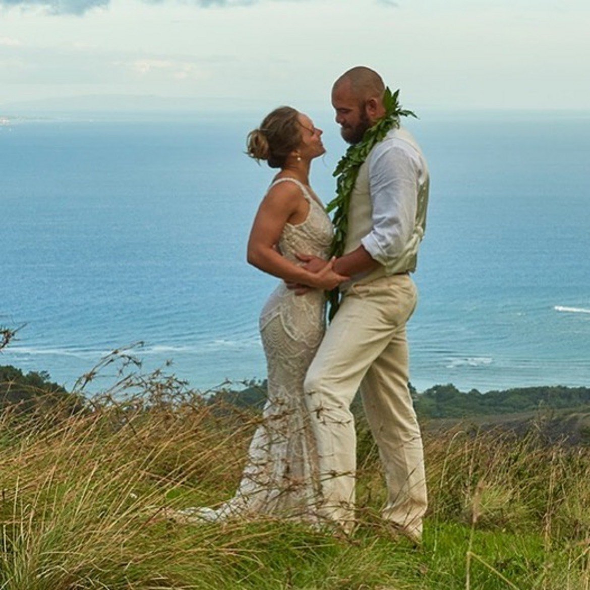 Ронда и Травис се ожениха на Хаваите
