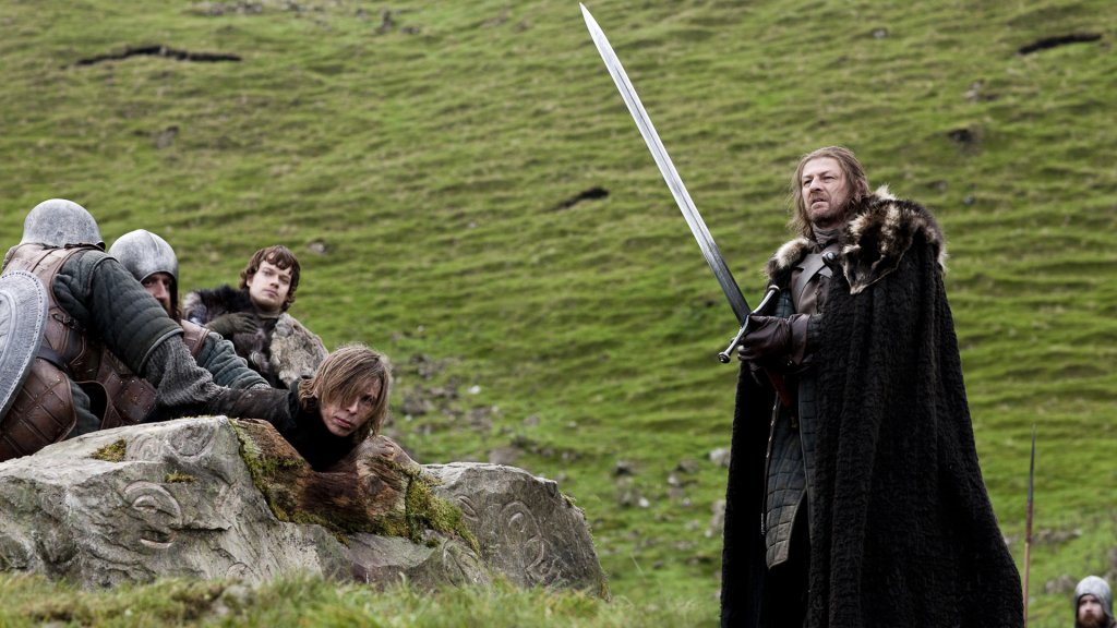 Game of Thrones, сезон 1

Най-скандалното в първият сезон на сериала се състои в смъртта на Нед Старк (Шон Бийн) в толкова ранен момент от историята. За зрителя, свикнал да следи развитието на главните герои, това беше капан, в който лесно падна.
С
