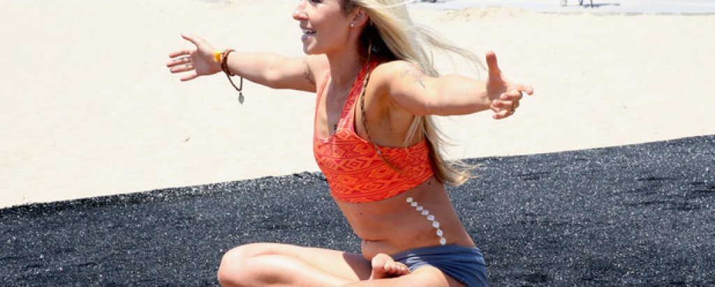 12. Стрес
Физически и психически стрес могат да попречат на загубата на мазнини. Постоянни стресови ситуации се свързват с повишени нива на хормона кортизол. Високите нива на кортизол ограничават производството на други хормони, необходими за поддържане на по-нисък процент мазнини и покачване на мускулна маса като тестостерон и хормон на растежа. Въпреки че не всичко е под наш контрол, когато става въпрос за стресови ситуации, има неща, които могат да са от полза. Примери са йога, стречинг, пълен ден почивка от задължения, които ви натоварват умствено и физически и др.