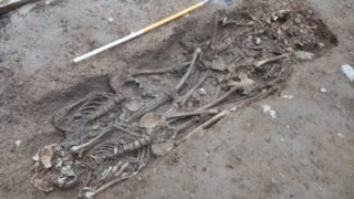 skeletons-under-pub-768x432