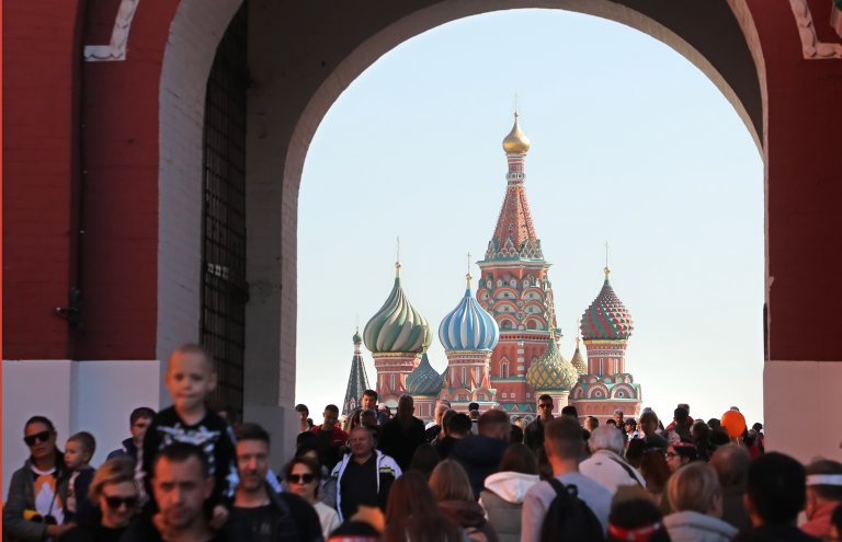 В събота Москва празнува годишнина от основаването на града през 1147 г., но тържествата възмутиха някои националисти.