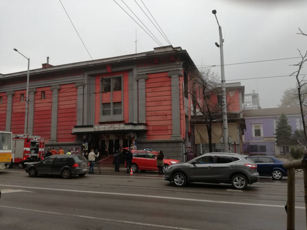 Гори покривът на Син Сити