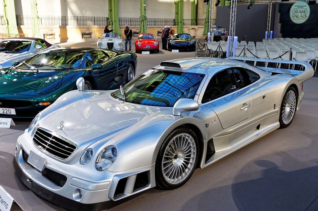 Paris_-_Bonhams_2016_-_Mercedes-Benz_CLK_GTR_coupé_-_2000_-_001