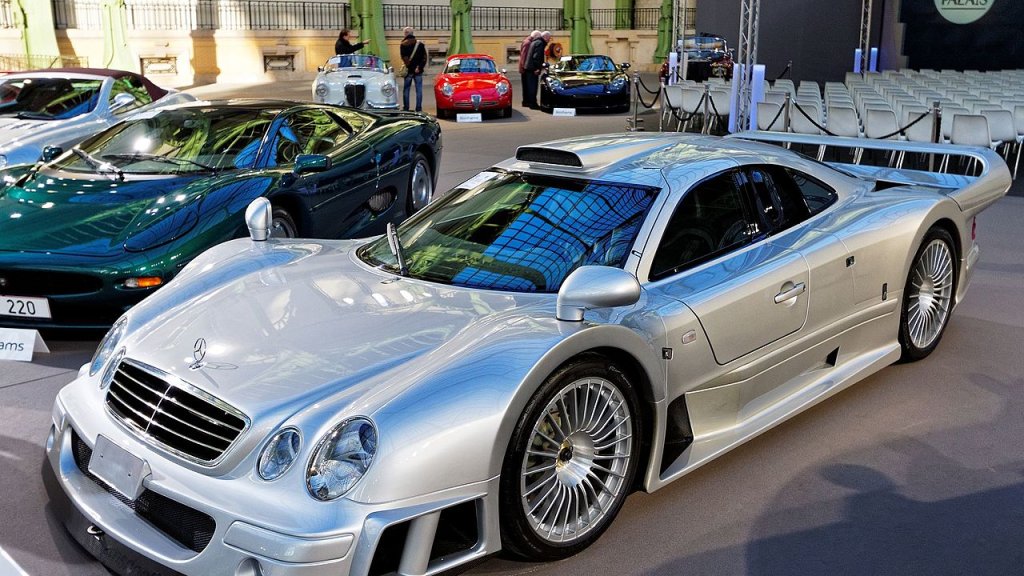 Paris_-_Bonhams_2016_-_Mercedes-Benz_CLK_GTR_coupé_-_2000_-_001