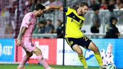 Геният Меси изведе Интер до победа на старта на плейофите (видео)