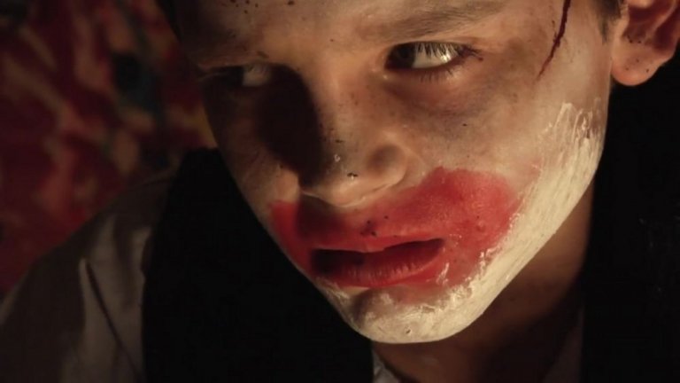 Тимъти Шаламет, Clown (2008 г.)
"Призови ме с името ти" определено е един от интересните и добрите филми на 2017 г., а играта на Тимъти Шаламет безспорно е сред факторите за този успях. Когато през 2008 г. обаче той се появява като дете клоун, тормозено от баща си, в късометражния филм Clown, не може да се каже, че прави блестящо изпълнение. Но не можем да очакваме и нещо велико от такава продукция.