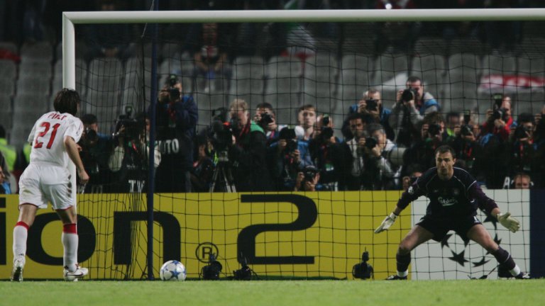 Пропуснатата дузпа на финала на Шампионската лига срещу Ливърпул, 2005 г.
Сред най-ниските точки от кариерата на Пирло. В един от най-великите финали в историята Милан допусна онзи обрат от 3:0 до 3:3 срещу Ливърпул в Истанбул. После при дузпите "росонерите" започнаха ужасно с изстрела на Сержиньо високо над вратата, а Пирло, разсеян от танците на Йежи Дудек на голлинията, също пропусна своята дузпа. Впоследствие Шевченко профука фаталния наказателен удар и трофеят отиде в ръцете на Стивън Джерард и компания.