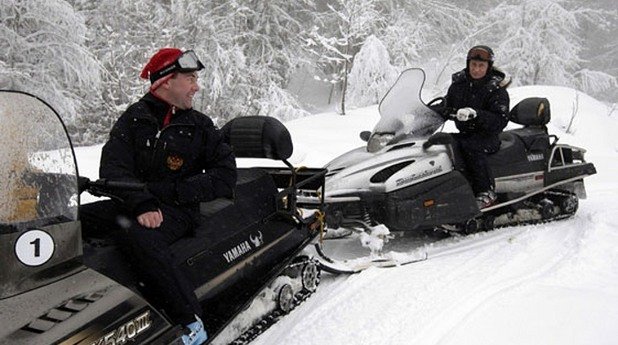 Снегът също не е препятствие за двамата "първи" в Русия