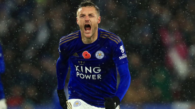 Джейми Варди е лидер в голмайсторската листа с 13 гола - с три повече от Пиер-Емерик Обамеянг от Арсенал и Тами Ейбрахам от Челси.