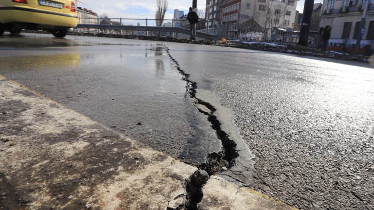 Не е сега време за ремонти, заявяват инженери и строителни експерти