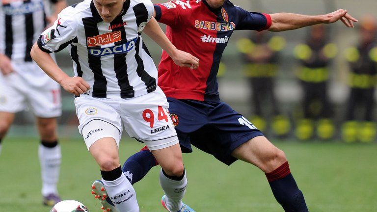 Полузащитник: Пьотр Желински
Удинезе си мислеше, че е направил голям удар, привличайки Желински от Заглембе през януари 2011-а. След като дебютира през февруари обаче, изигра за „бяло-черните” още само 25 мача. След това изкара два сезона под наем в Емполи, а от лятото на 2016-а полякът е в Наполи. Халфът обаче все още е на 23 и бъдещето е пред него.