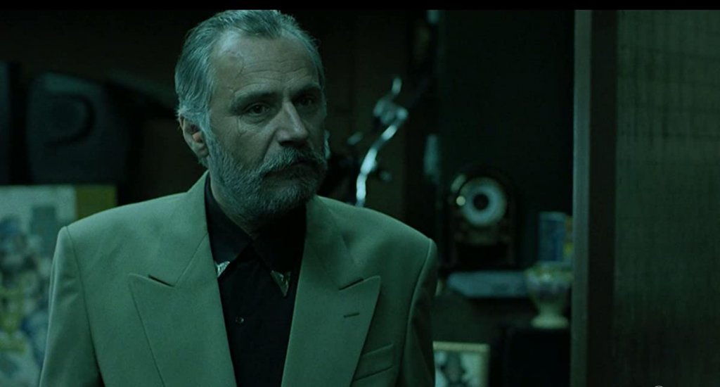 Раде Шербеджия - Сърбия
Шербеджия е един от особено продуктивните европейски актьори, като е носител на няколко престижни награди, включително и тази на филмовия фестивал във Венеция. Кариерата му го отвежда и в Холивуд, където участва в много филми, най-вече приемайки образа на някой корав и безкомпромисен тип. Най-култова е ролята му в “Гепи”, където играе бившия агент на КГБ Борис “Острието”.