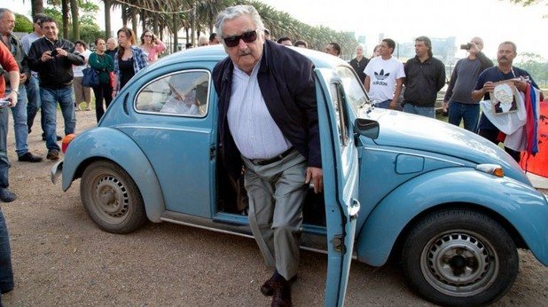 Президентът на Уругвай Хосе Мухика често предпочита да изостави държавния кордон и да пътува със своя Beetle. Иначе официалната президентска кола също е по-скромна в сравнение с повечето други по света: брониран Chevrolet/Opel Vectra ot 2005-та година