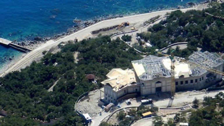 Ето така застроява кръгът Янукович