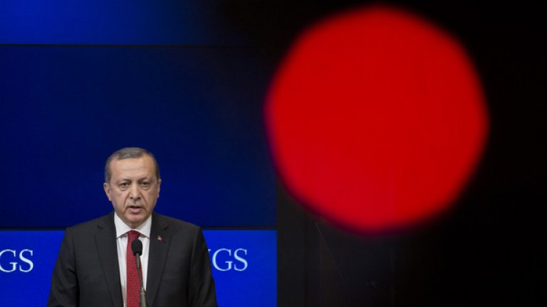 Тихият преврат като провокация - каква игра играе Ердоган?