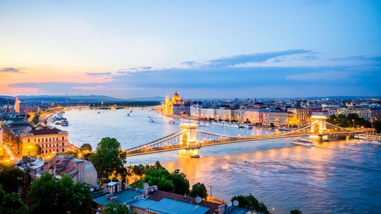 Златната ера на Унгария може да се окаже "позлатена" фасада, която прикрива корупция, безработица и липса на перспектива