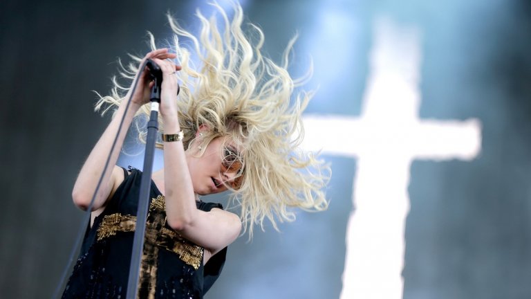 6. The Pretty Reckless
Ето още една банда с женски вокал, от който не можем да се оплачем. Американската хард/alternative рок банда тръгна нагоре с втория си албум от вече далечната 2014-а, въпреки не чак толкова увереното начало. И тук бонусът е, че има смисъл да гледате клиповете им, а не само да ги слушате.
Какво да чуете: "Heaven Knows", "Messed Up World", "Take Me Down"