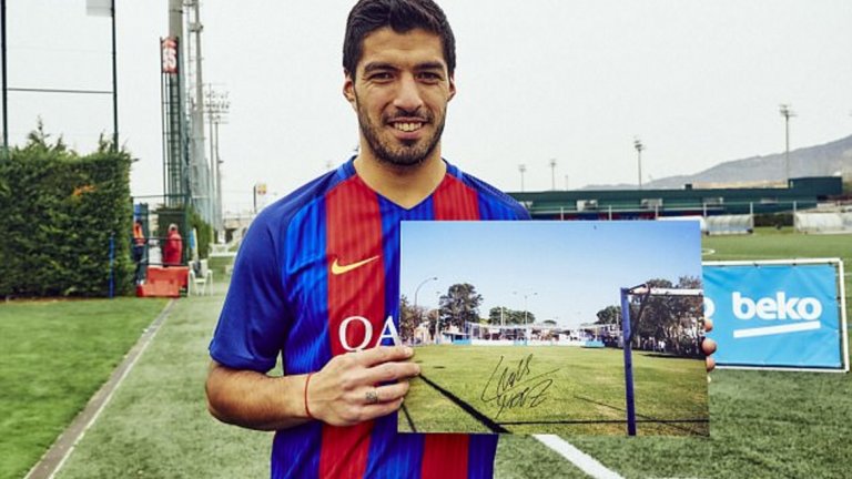 Луис Суарес
Стадионите в Уругвай също не се славят с най-доброто качество, още повече тези, откъдето младите футболисти започват кариерата си. Въпреки това, Суарес казва, че пази страхотни спомени от ранните години в родината си. Първите стъпки в най-популярната игра прави в родния Монтевидео, и по-точно в отбора Урета.