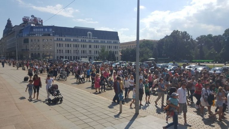 Подкрепят ги лекарите от столичните ТЕЛК комисии.