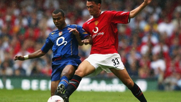 Крис Ийгълс
Той пък беше виждан като следващия Дейвид Бекъм. През 2007-а отбеляза 4 гола във вратата на Евертън, но така и не успя да се наложи в Юнайтед.
