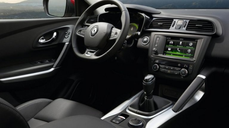 Модерен интериор и отлично подредено арматурно табло