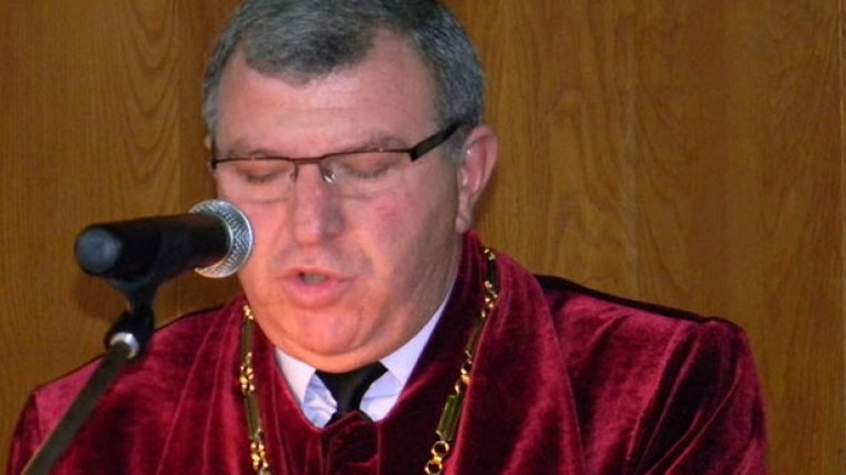 Земеделският министър проф. Димитър Греков обясни, че парите за земеделските производители трябва да се отпускат в началото на всяка година