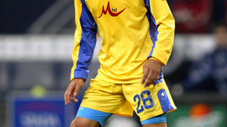Първа смяна (72'): Емил Ангелов
Ангелов изненада всички през сезон 2005/06, след като стана голмайстор на "сините" в евротурнирите с 5 гола в 10 мача. През сезон 2006/07 обаче Мъри го ползваше предимно като резерва на Домовчийски. След Левски игра в Турция, Кипър и в няколко български клуба, като завърши кариерата си през 2015-а в тима от родния си град Хасково. Сега продължава да му е посветен изцяло, след като от началото на годината е треньор на отбора.