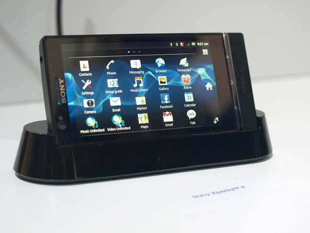 Xperia™ P в SmartDock.