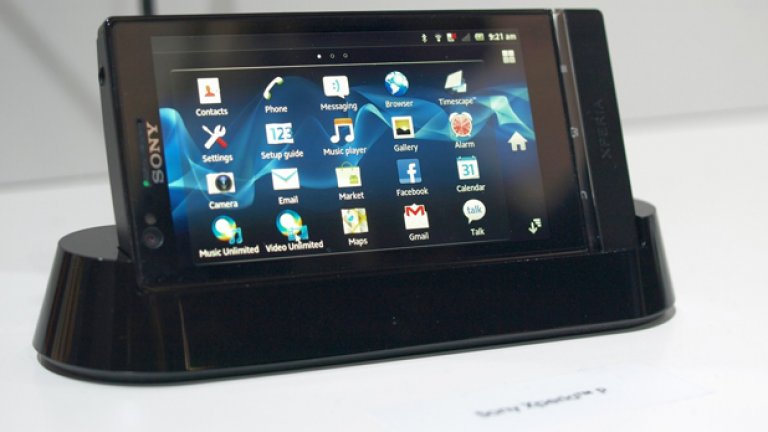 Xperia™ P в SmartDock.