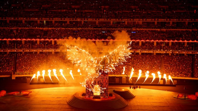 Митичната азербайджанска птица Симург бе един от историческите моменти, преплетени с модерните фойерверки по време на церемонията по закриването на първите Европейски игри.