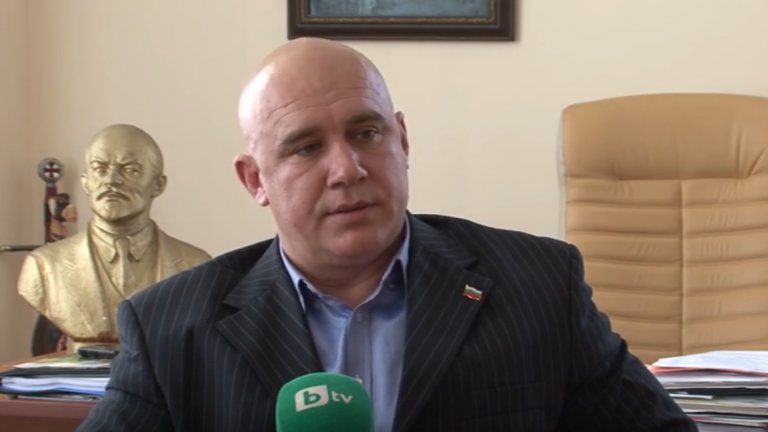 През 2014 г. Божин Божинов смятал да се бие в Крим на руска страна