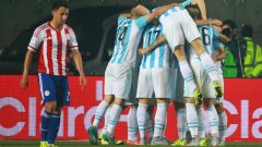 „Гаучосите” набутаха цели шест гола във вратата на Парагвай и ще спорят за титлата с Чили