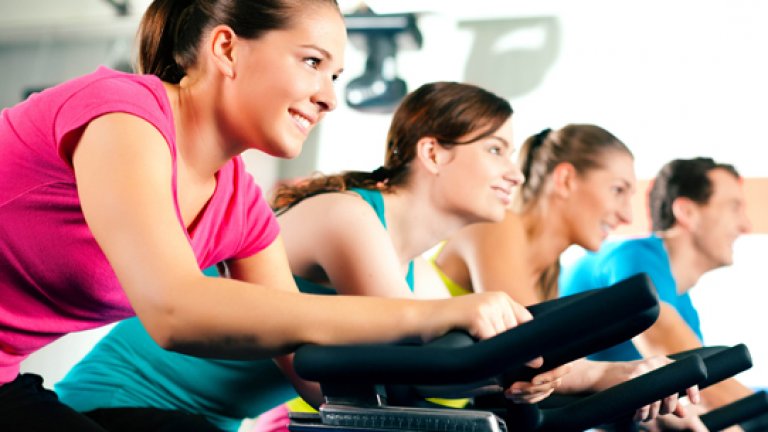 6. Изберете си „модел“ в залата
Огледайте се и си изберете „модел“, на когото искате да приличате. Подобна здравословна конкуренция ще ви изпоти докрай, казват учени от New York University.