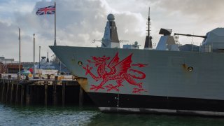 Великобритания разполага разрушител и два хеликоптера в Кипър