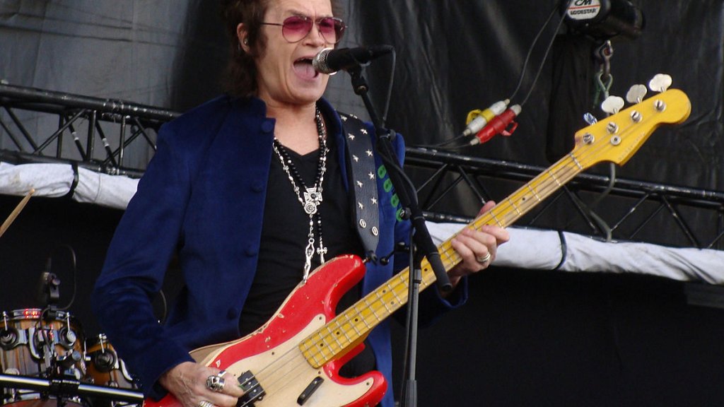 1183px-Glenn_Hughes_-_2011