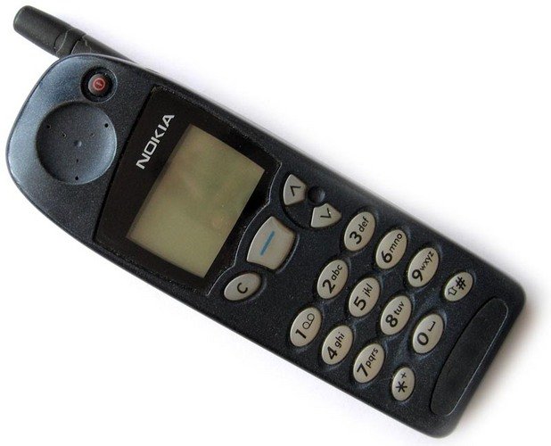 3. Гумената антена
Nokia ще ни липсва, защото все още помним времената, когато телефоните имаха външни антени и в опити да чуваме по-добре по време на кратките, но скъпи разговори, се налагаше да се въртим наоколо, надявайки се на по-добър сигнал
