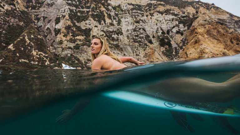 „Когато яхнеш вълната, те обхваща прекрасното чувство за момента. Стоиш на дъската и всичко, което те притеснява, изчезва.“