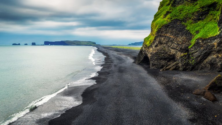 Опасните вълни там завличат в океана без предупреждение